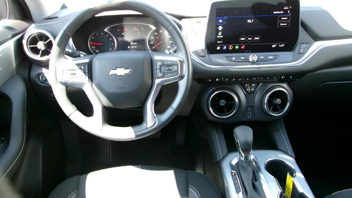 Used 2025 Chevrolet Blazer LT AWD/4WD image 11