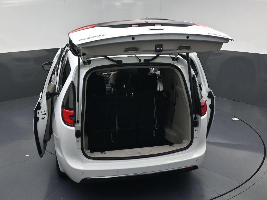 Used 2024 Chrysler Pacifica Limited FWD image 19