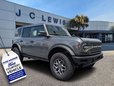 New 2025 Ford Bronco Badlands image 1