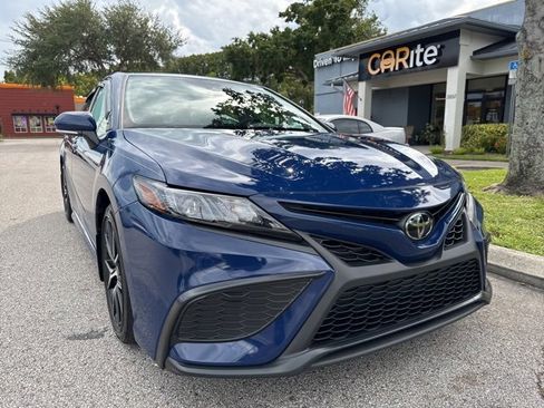 Used 2023 Toyota Camry SE image 2