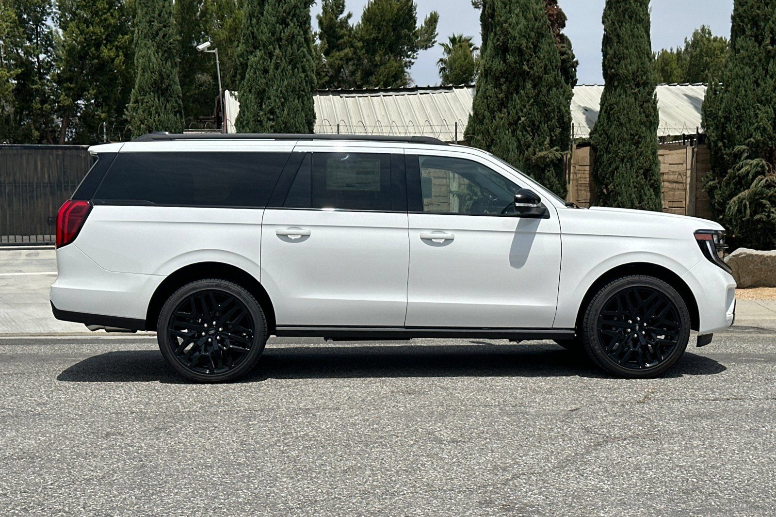 New 2026 Ford Expedition Max Platinum w/ Stealth Performance Package AWD/4WD image 3