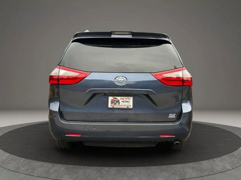Used 2018 Toyota Sienna XLE w/ XLE Navigation Package image 5
