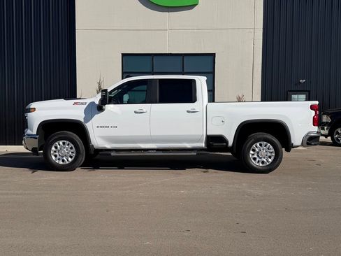 Used 2025 Chevrolet Silverado 2500 LT image 2
