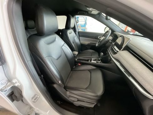 Used 2024 Jeep Compass Latitude AWD/4WD image 23