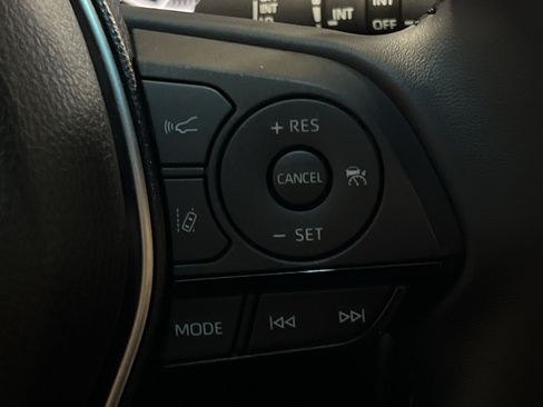 Used 2024 Toyota Venza XLE AWD/4WD image 32