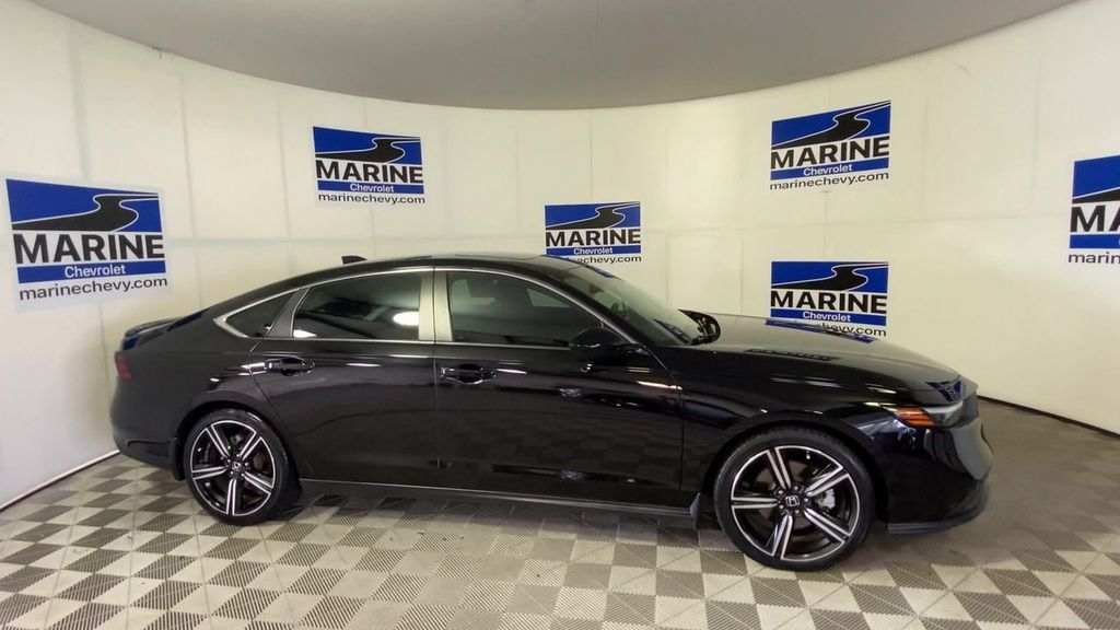 Used 2024 Honda Accord Sport image 3