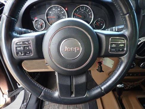 Used 2013 Jeep Wrangler Unlimited Sahara w/ Connectivity Group AWD/4WD image 9