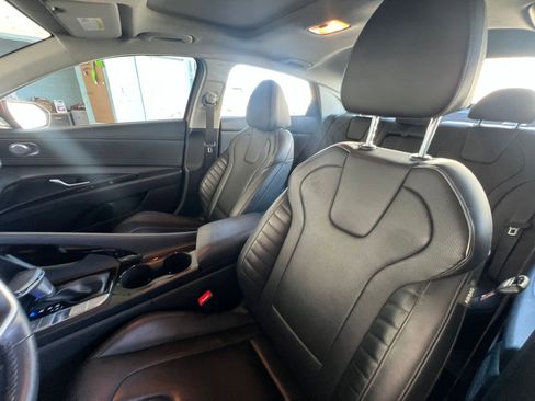 Used 2025 Hyundai Elantra Limited image 36