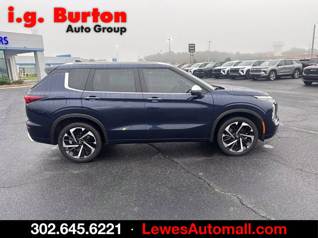 Used 2023 Mitsubishi Outlander SEL FWD image 2