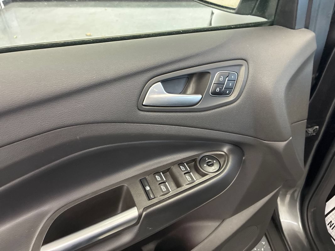 Used 2019 Ford Escape Titanium AWD/4WD image 10