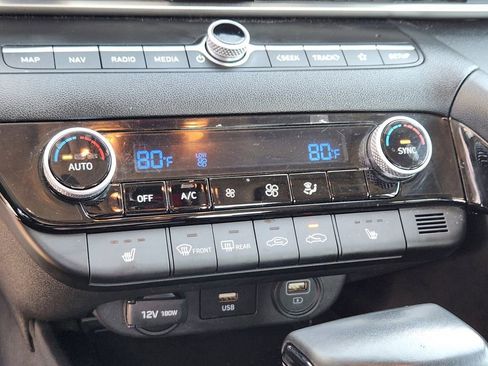 Used 2023 Hyundai Elantra SEL w/ Convenience Package image 9