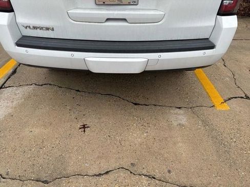 Used 2017 GMC Yukon SLE w/ SLE Value Package image 8