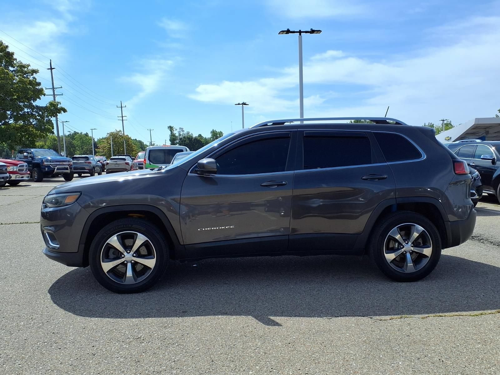 Used 2019 Jeep Cherokee Limited AWD/4WD image 8