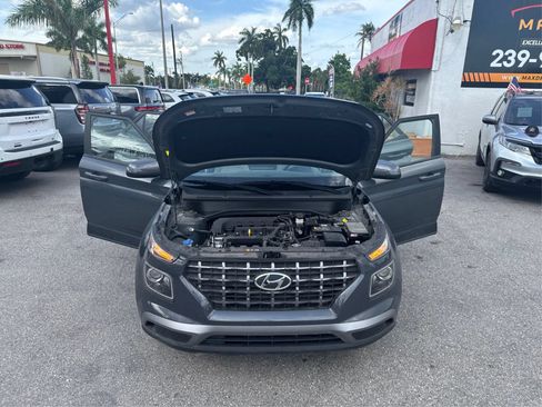 Used 2025 Hyundai Venue SEL FWD image 11