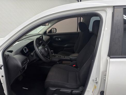 Used 2023 Honda HR-V LX image 9