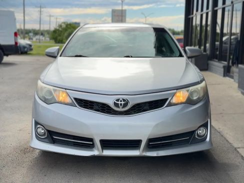 Used 2014 Toyota Camry SE w/ Moonroof Package FWD image 6