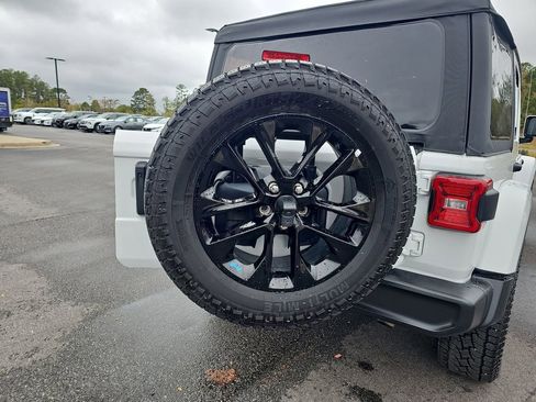 Used 2023 Jeep Wrangler Unlimited Sahara w/ Cold Weather Group image 14