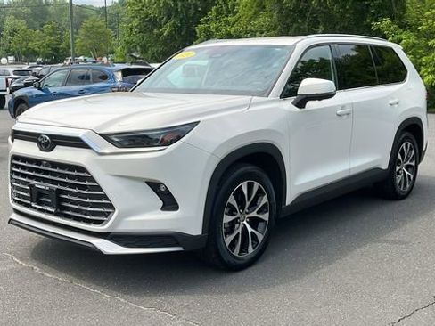 Used 2024 Toyota Grand Highlander AWD Hybrid image 3