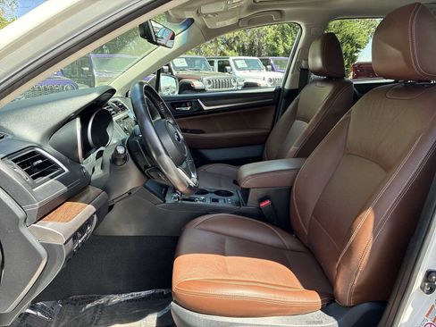 Used 2018 Subaru Outback 3.6R Touring AWD/4WD image 13