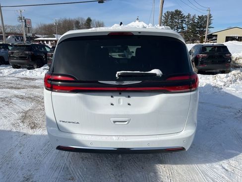 New 2026 Chrysler Pacifica Select image 6