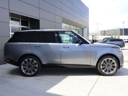 Used 2026 Land Rover Range Rover SE AWD/4WD image 5