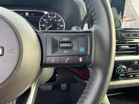 Used 2025 Nissan Pathfinder SL image 30