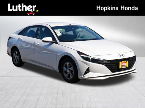Used 2022 Hyundai Elantra SE FWD image 1