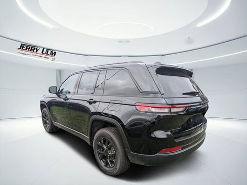 New 2025 Jeep Grand Cherokee Altitude image 5
