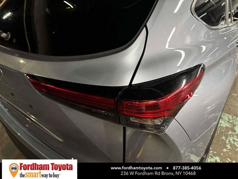 Used 2023 Toyota Highlander XLE AWD/4WD image 10
