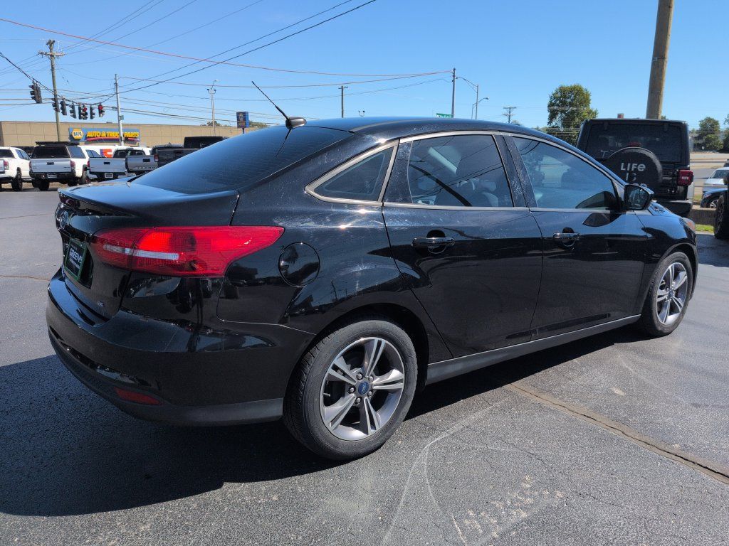 Used 2018 Ford Focus SE w/ SE Appearance Package FWD image 5