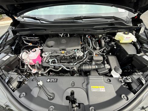Used 2026 Toyota Sienna XLE FWD image 7