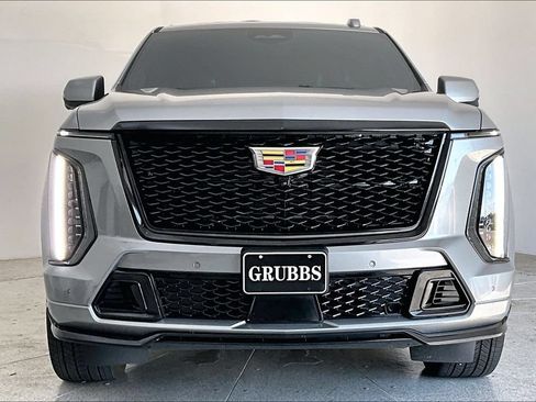 Used 2025 Cadillac Escalade ESV V AWD/4WD image 3