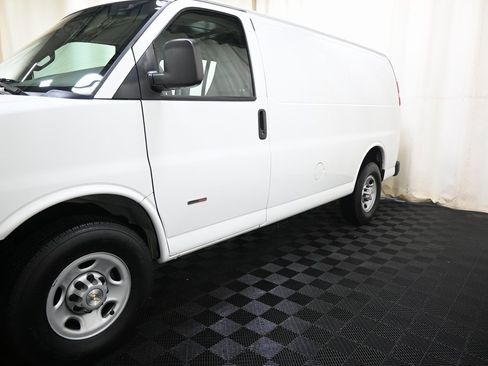 Used 2021 Chevrolet Express 2500 image 13