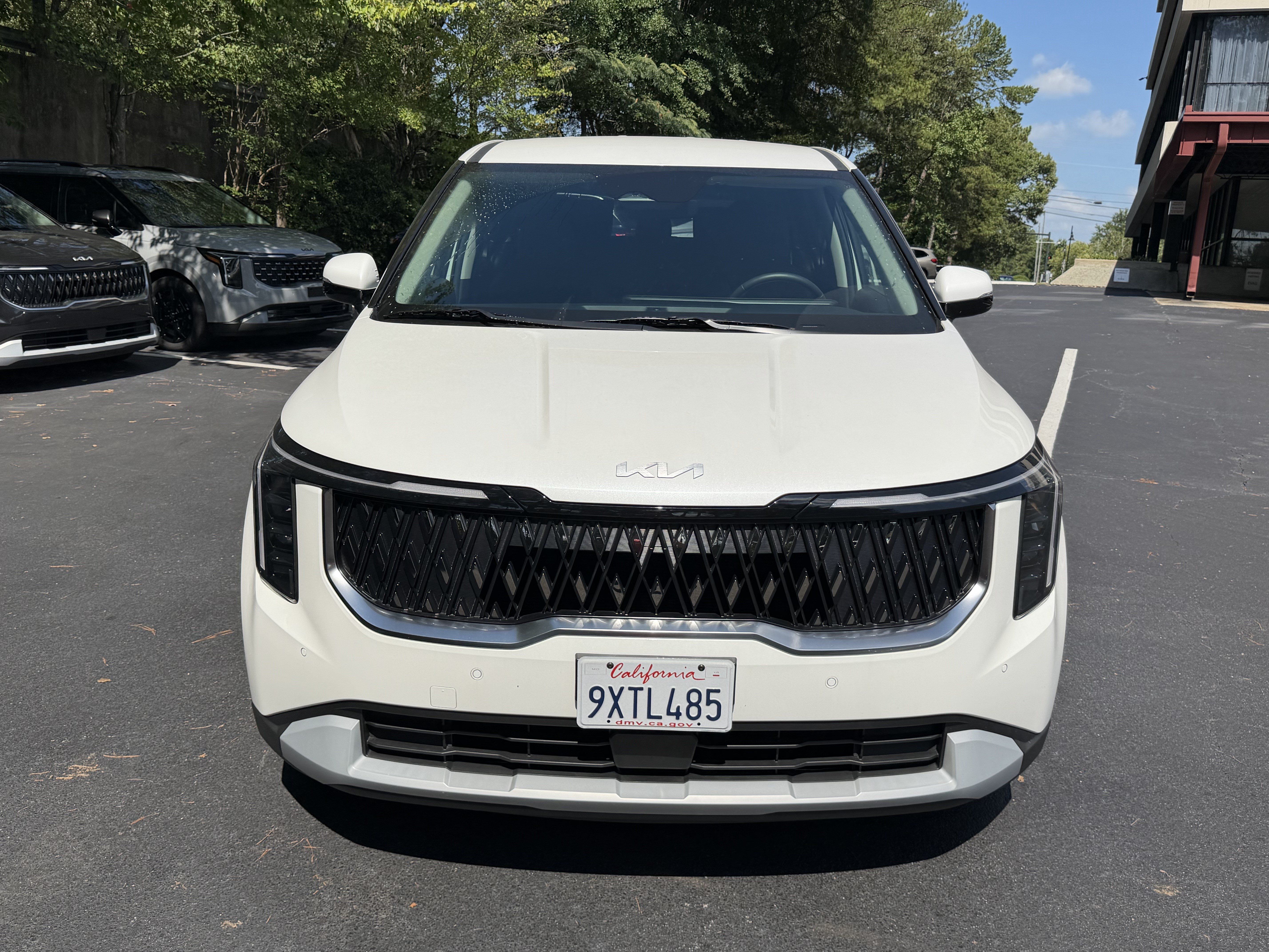 Certified 2026 Kia Carnival FWD image 2