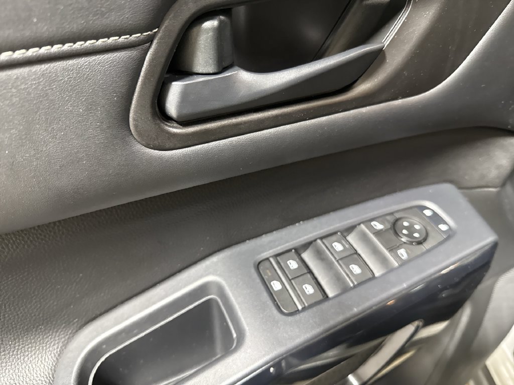 Used 2024 Nissan Pathfinder SV AWD/4WD image 20