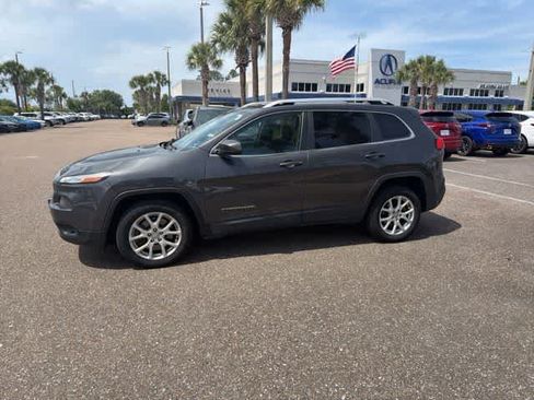 Used 2016 Jeep Cherokee Latitude w/ Comfort/Convenience Group FWD image 19
