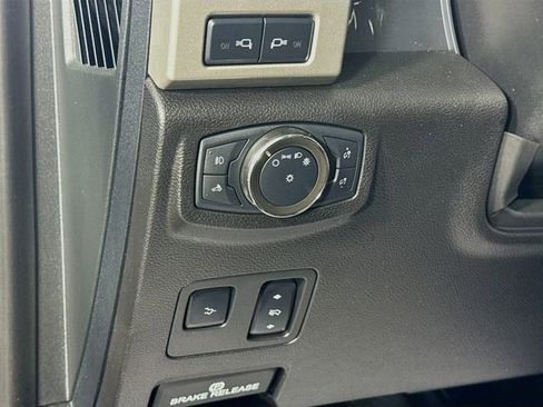 Used 2020 Ford F350 Lariat image 11