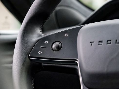 Used 2022 Tesla Model S Base image 16