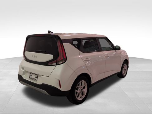 Certified 2023 Kia Soul S image 4