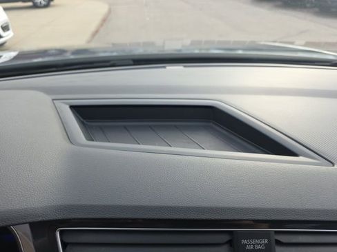 Used 2024 Volkswagen Tiguan SE image 16