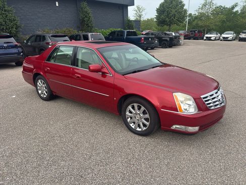 Used 2009 Cadillac DTS w/ Sun And Navigation Package FWD image 14
