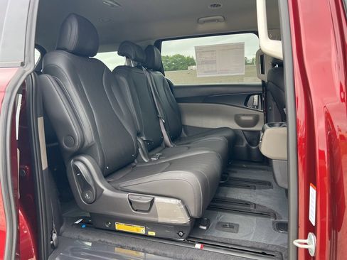 New 2026 Kia Carnival LXS image 14