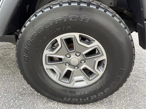 Used 2014 Jeep Wrangler Unlimited Rubicon w/ Max Tow Package AWD/4WD image 13