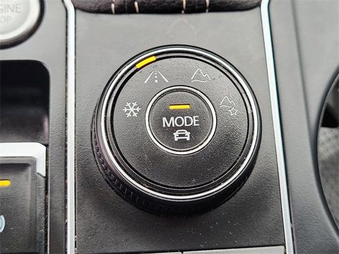 Used 2022 Volkswagen Atlas Cross Sport SE image 19