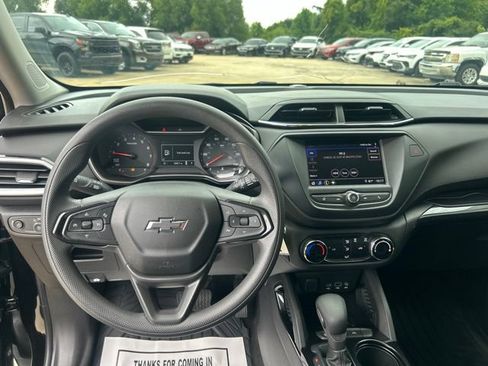 Used 2022 Chevrolet TrailBlazer LS FWD image 11