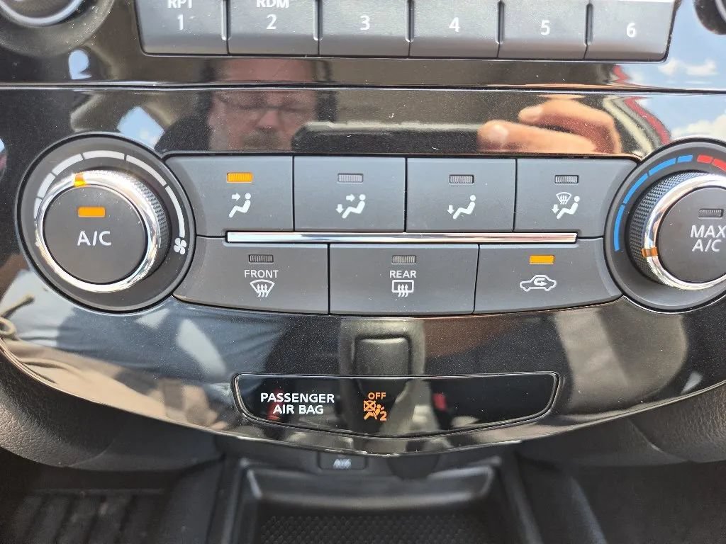 Used 2015 Nissan Rogue S FWD image 31