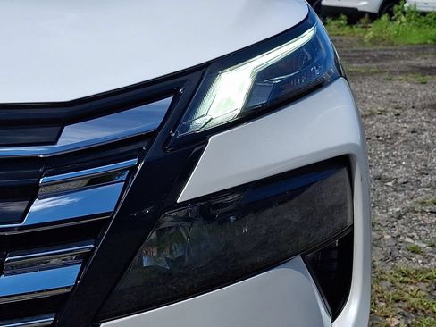 Certified 2025 Nissan Rogue SV AWD/4WD image 10