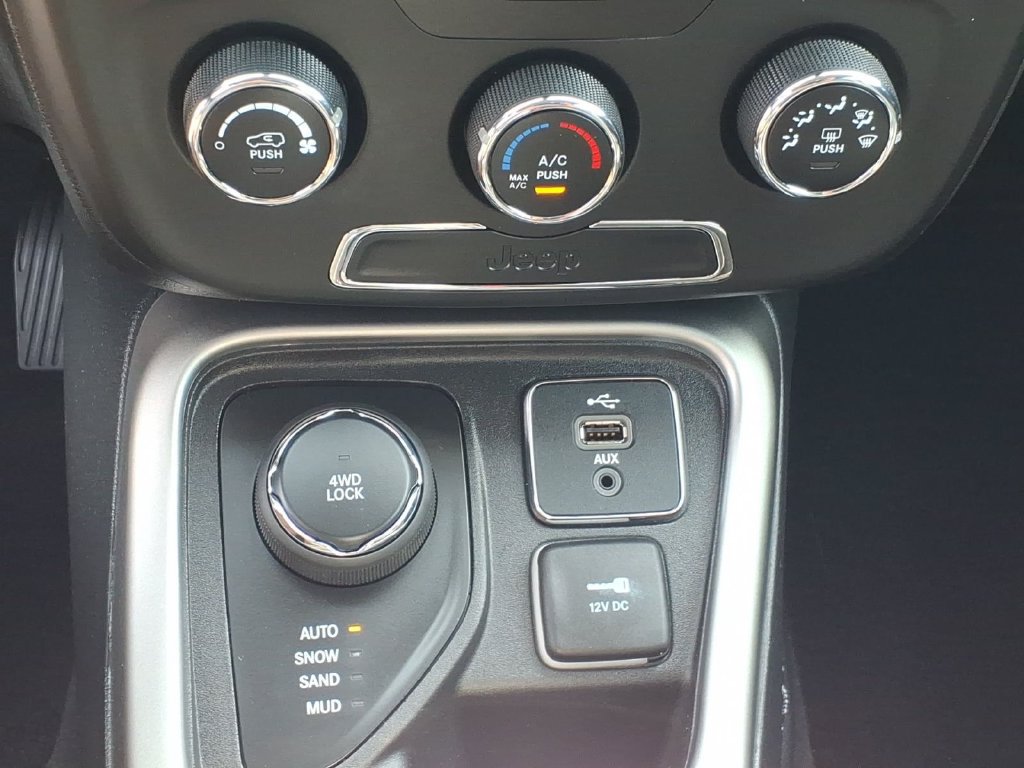 Used 2018 Jeep Compass Latitude AWD/4WD image 7