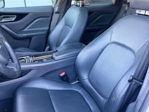 Used 2019 Jaguar F-PACE Premium image 11