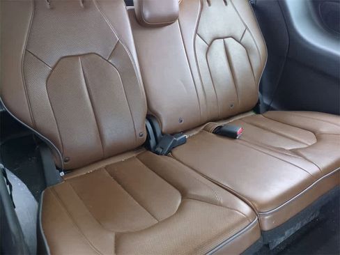 Used 2017 Chrysler Pacifica Limited image 20